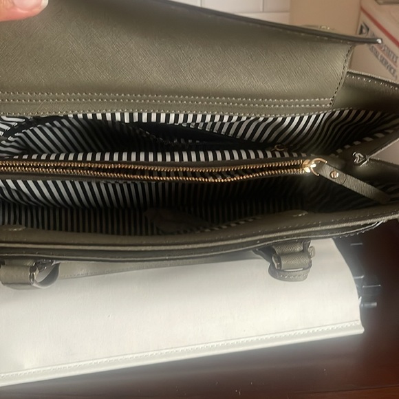 Kate Spade New York’s Cameron Street Lucie Tote - Picture 6 of 9